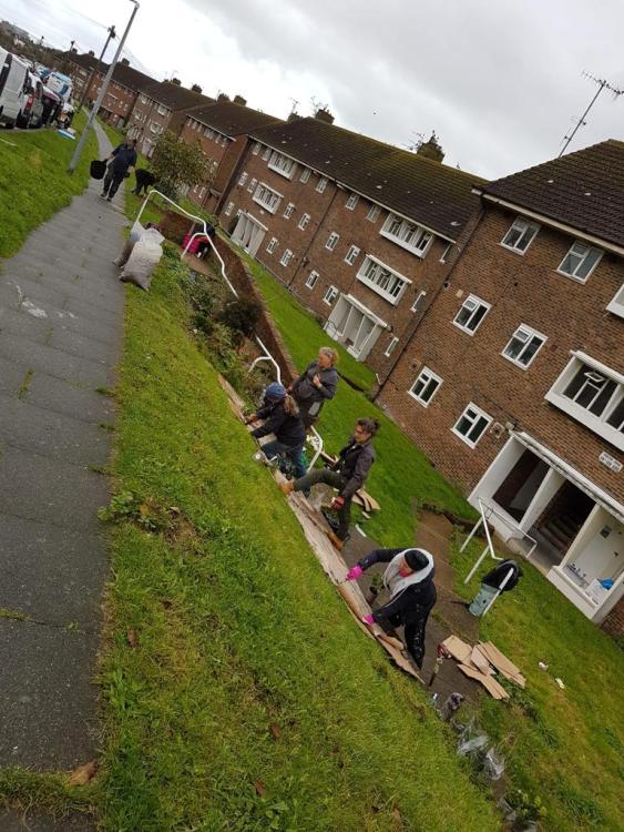 Growing Hollingdean volunteers planted a longer flowerbed on Horton Road, Sunday 12 November 2023