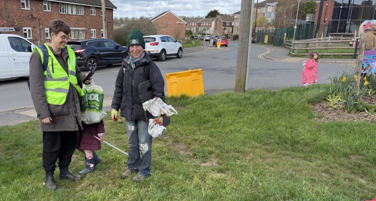 What volunteers did on the first Sunday in April 2026